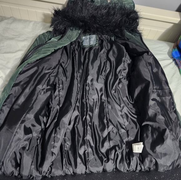 Green Hooded Jacket - Picture 2 of 3